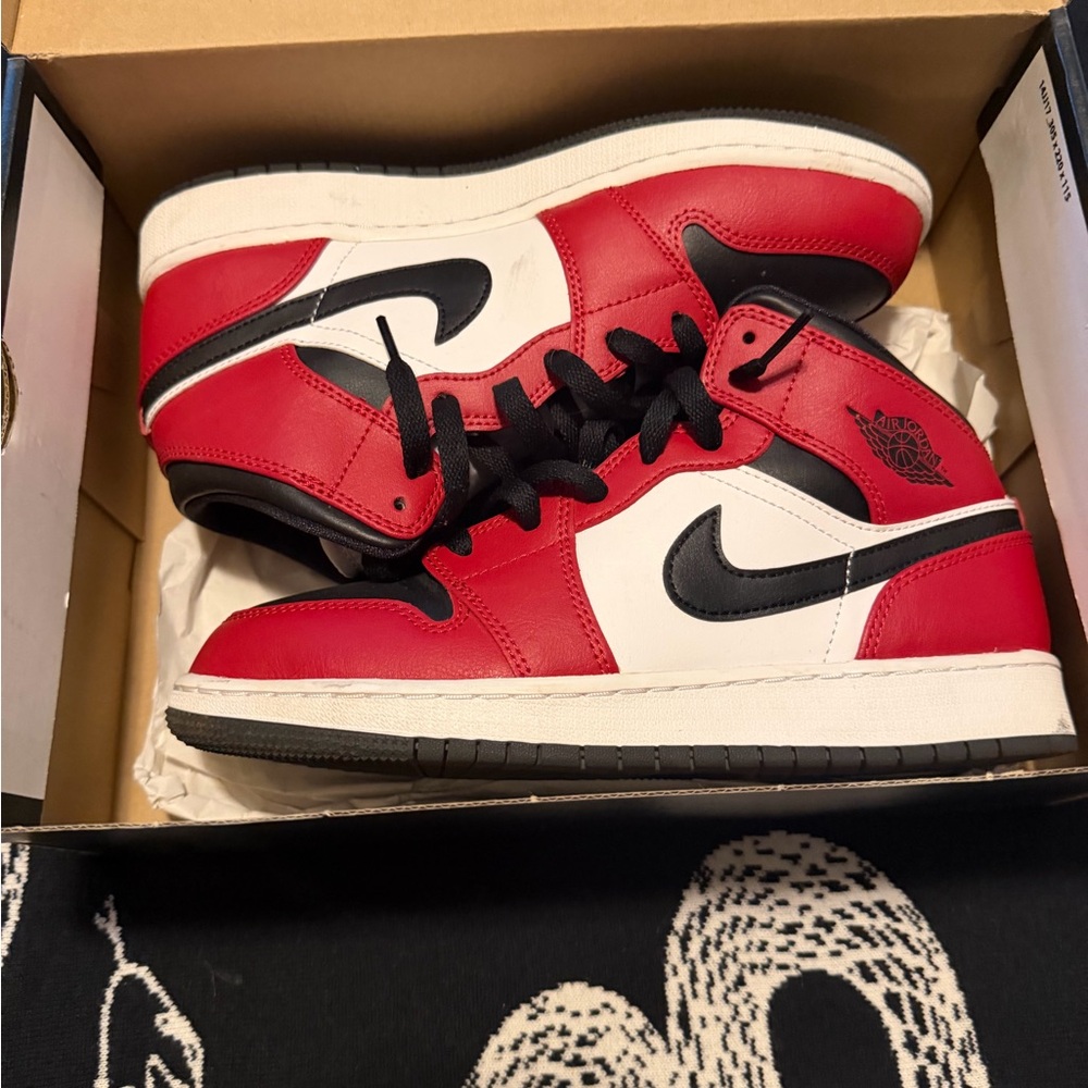 Air Jordan 1 Mid Chicago Toe - Black/Gym Red/White